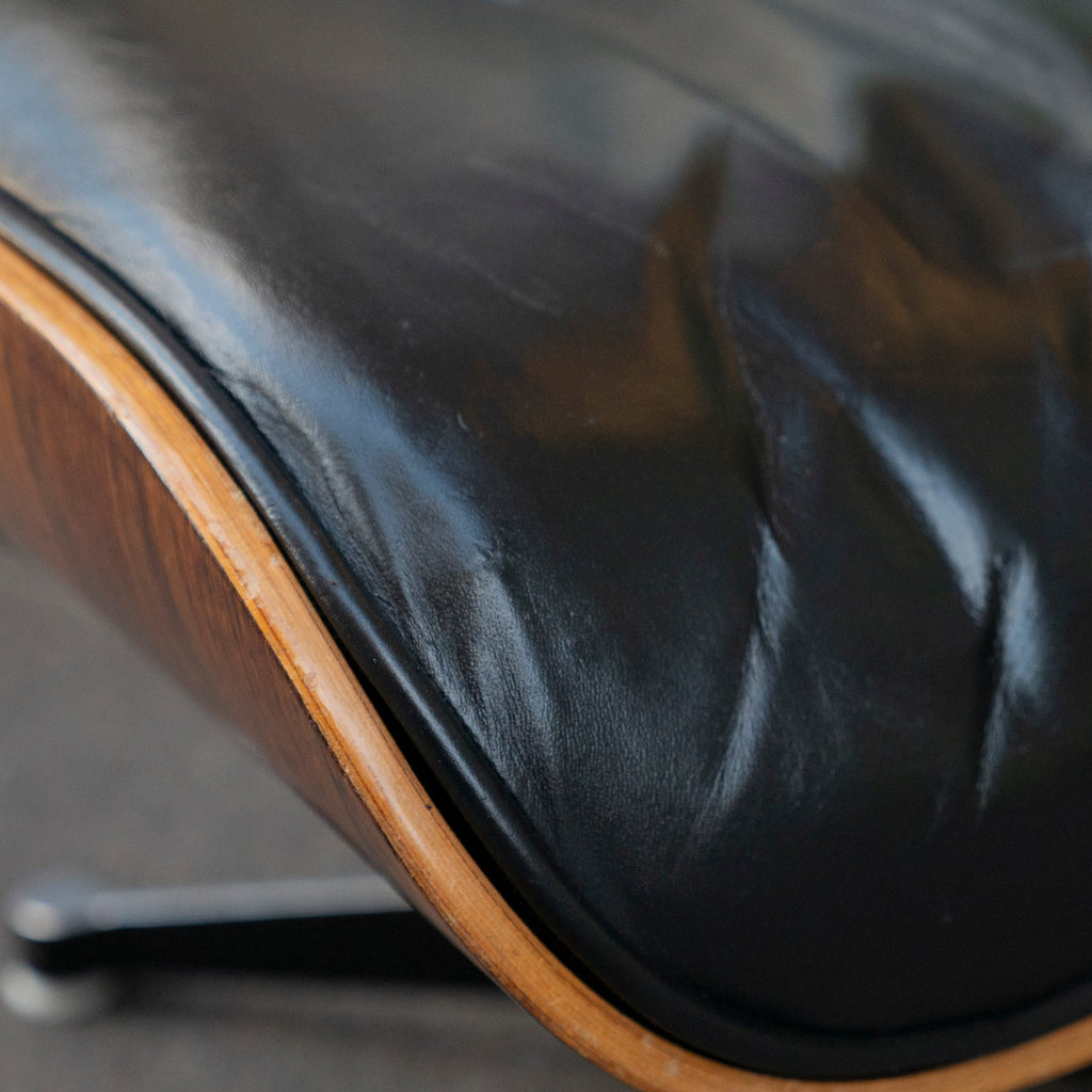 Fauteuil Lounge Chair Noir de Charles & Ray Eames - Vitra - Vintage-The Woods Gallery