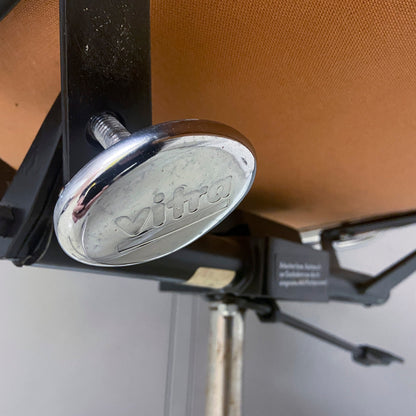 Fauteuil Soft Pad EA 217 Cognac de Charles &amp; Ray Eames - Vitra - Vintage-The Woods Gallery