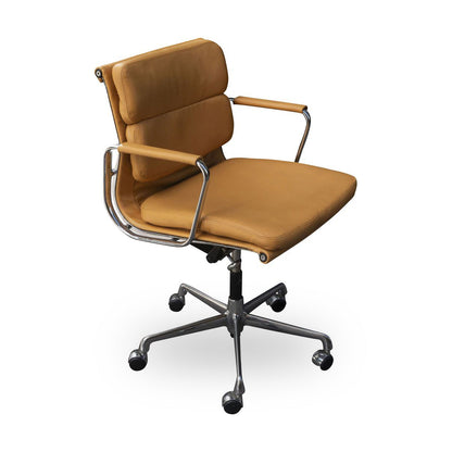 Fauteuil Soft Pad EA 217 Cognac de Charles &amp; Ray Eames - Vitra - Vintage-The Woods Gallery