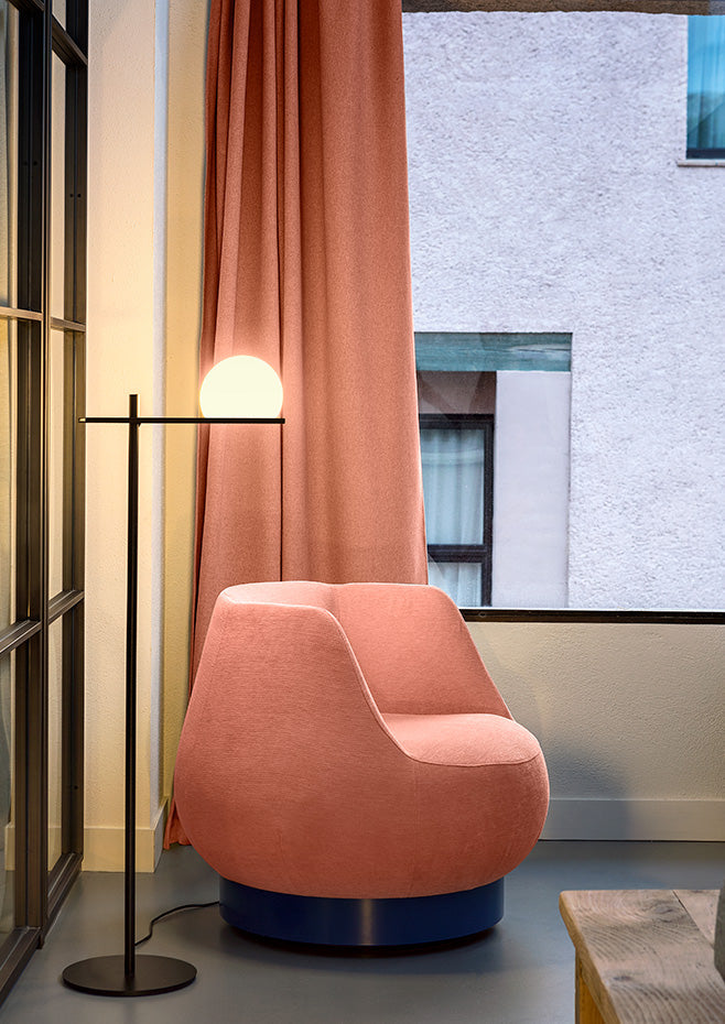 Lampadaire Circ - Estiluz-Noir-Utilisation intérieure-The Woods Gallery