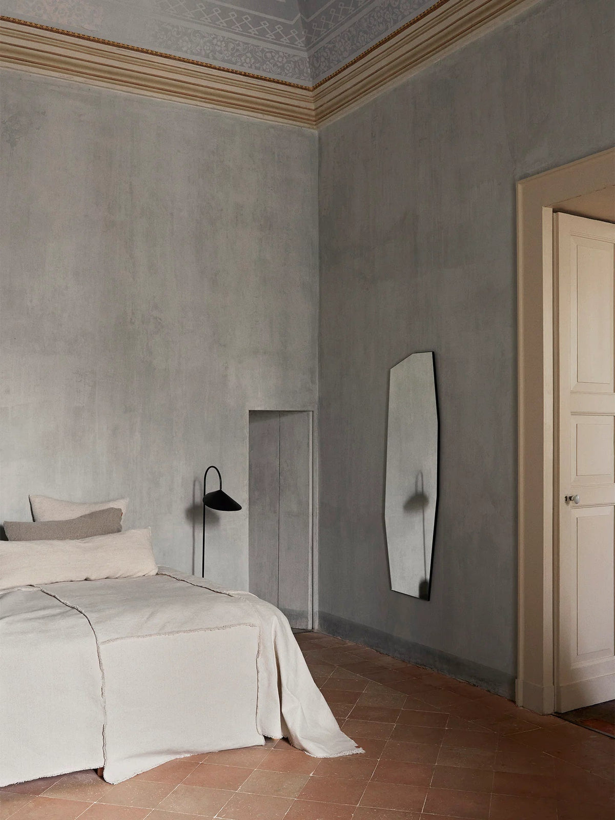 Miroir mural Shard Large de Trine Andersen - Ferm Living-The Woods Gallery