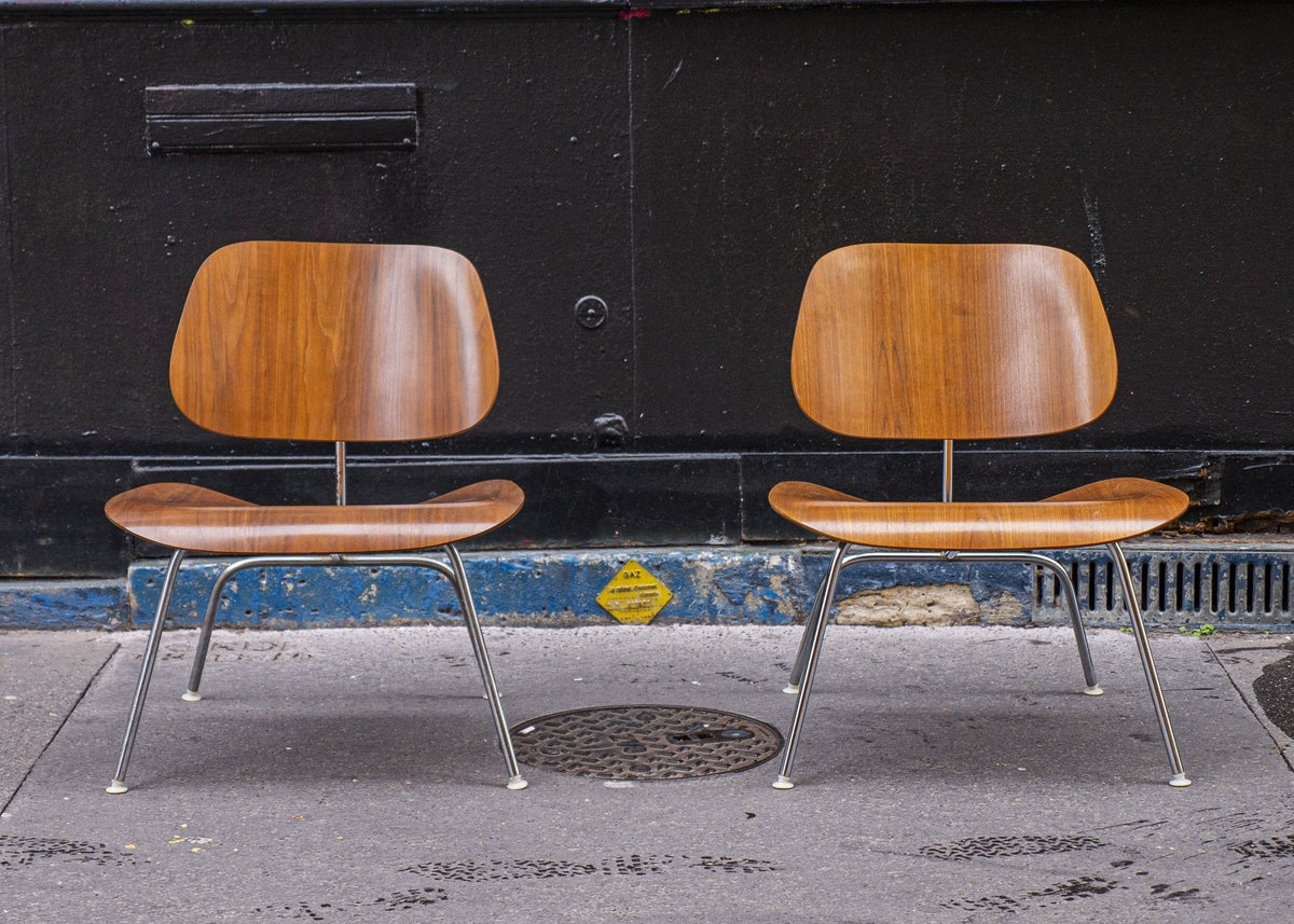 Paire de chaise LCM en noyer de Charles &amp; Ray Eames - Herman Miller - Vintage-The Woods Gallery