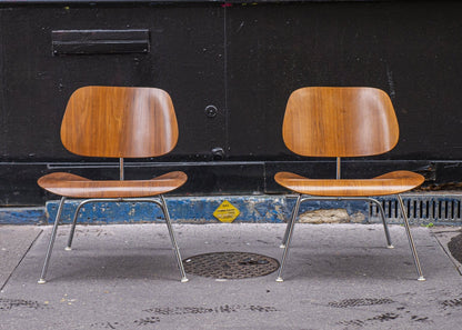 Paire de chaise LCM en noyer de Charles &amp; Ray Eames - Herman Miller - Vintage-The Woods Gallery