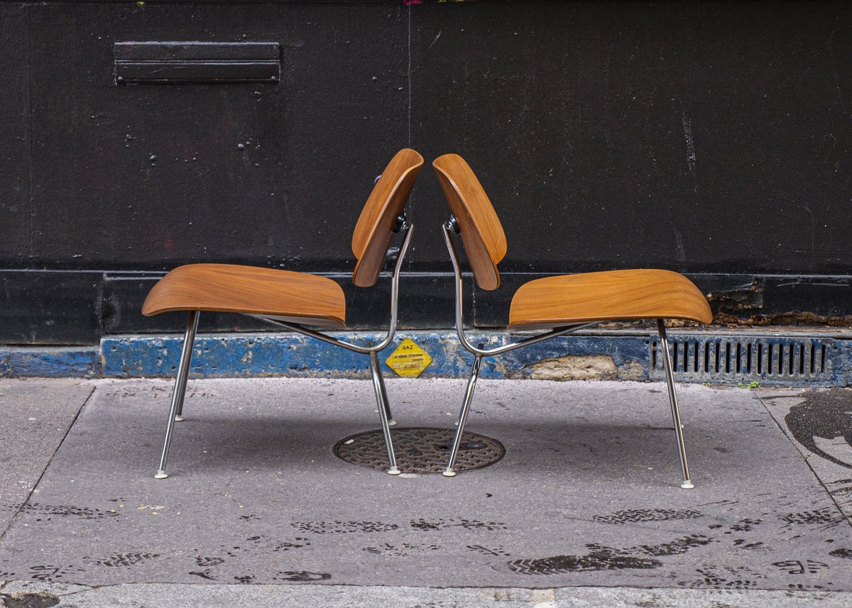Paire de chaise LCM en noyer de Charles &amp; Ray Eames - Herman Miller - Vintage-The Woods Gallery