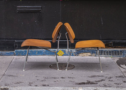 Paire de chaise LCM en noyer de Charles &amp; Ray Eames - Herman Miller - Vintage-The Woods Gallery