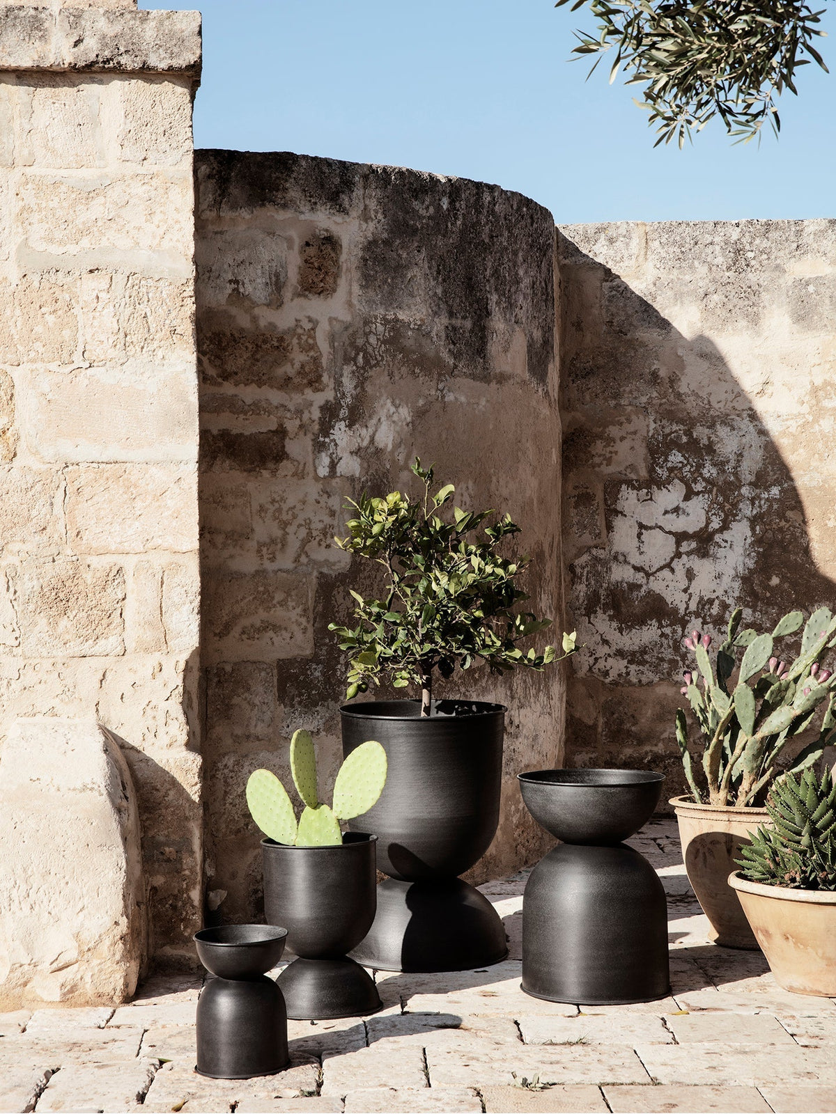Pot de fleurs Hourglass - Ferm Living-XS-The Woods Gallery