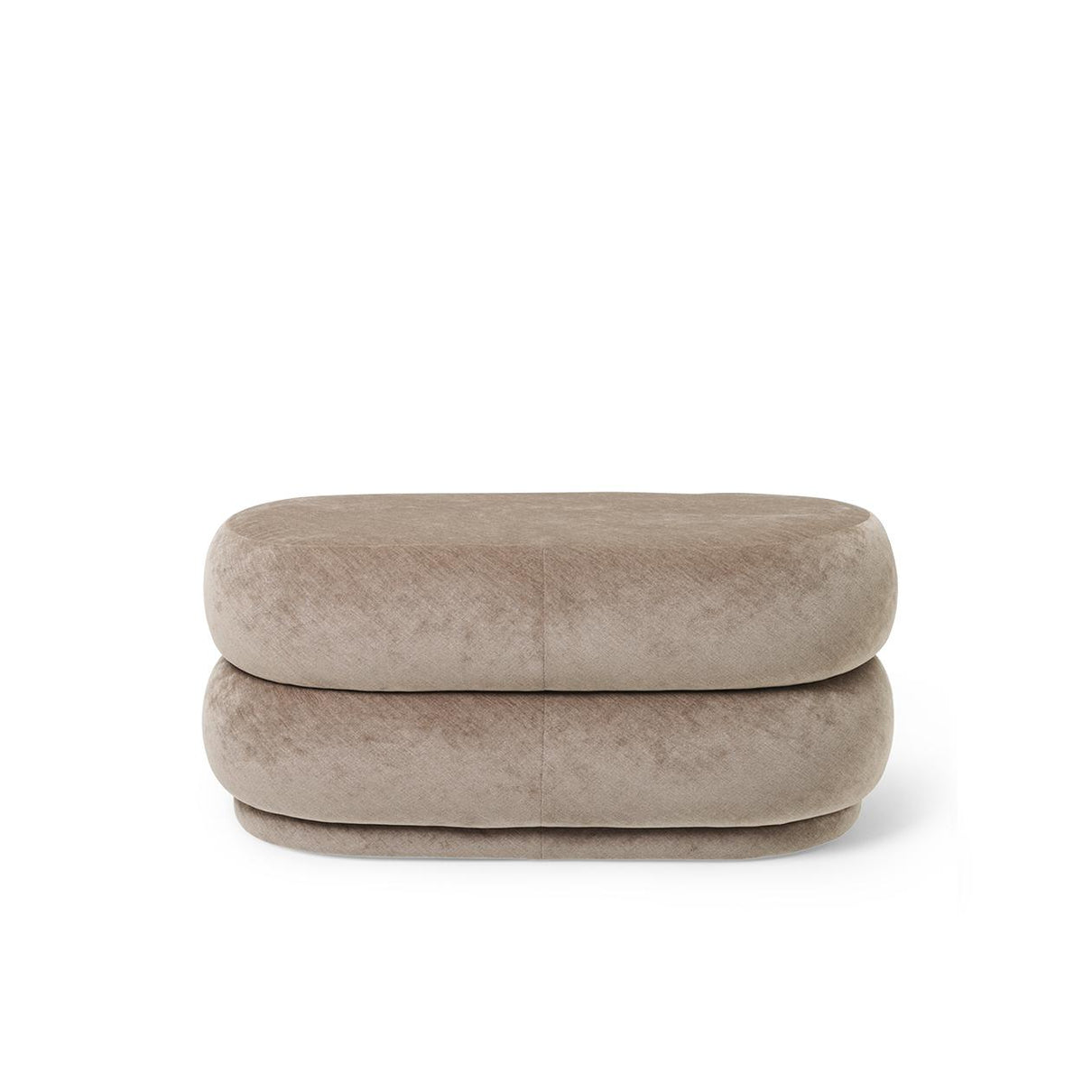 Pouf Ovale Faded Velvet de Trine Andersen - Ferm Living-Velours Beige-The Woods Gallery