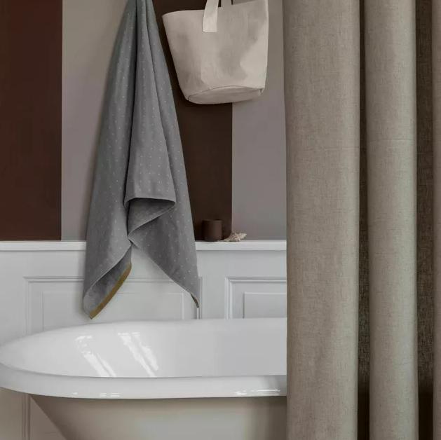 Rideau de douche Chambray Shower Curtain de Trine Andersen - Ferm Living-The Woods Gallery