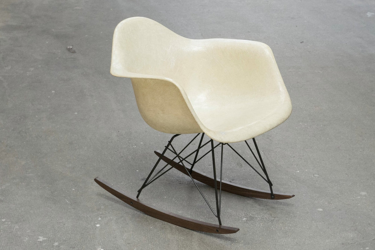 Rocking chair Parchemin de Charles &amp; Ray Eames - Herman Miller - Vintage-The Woods Gallery