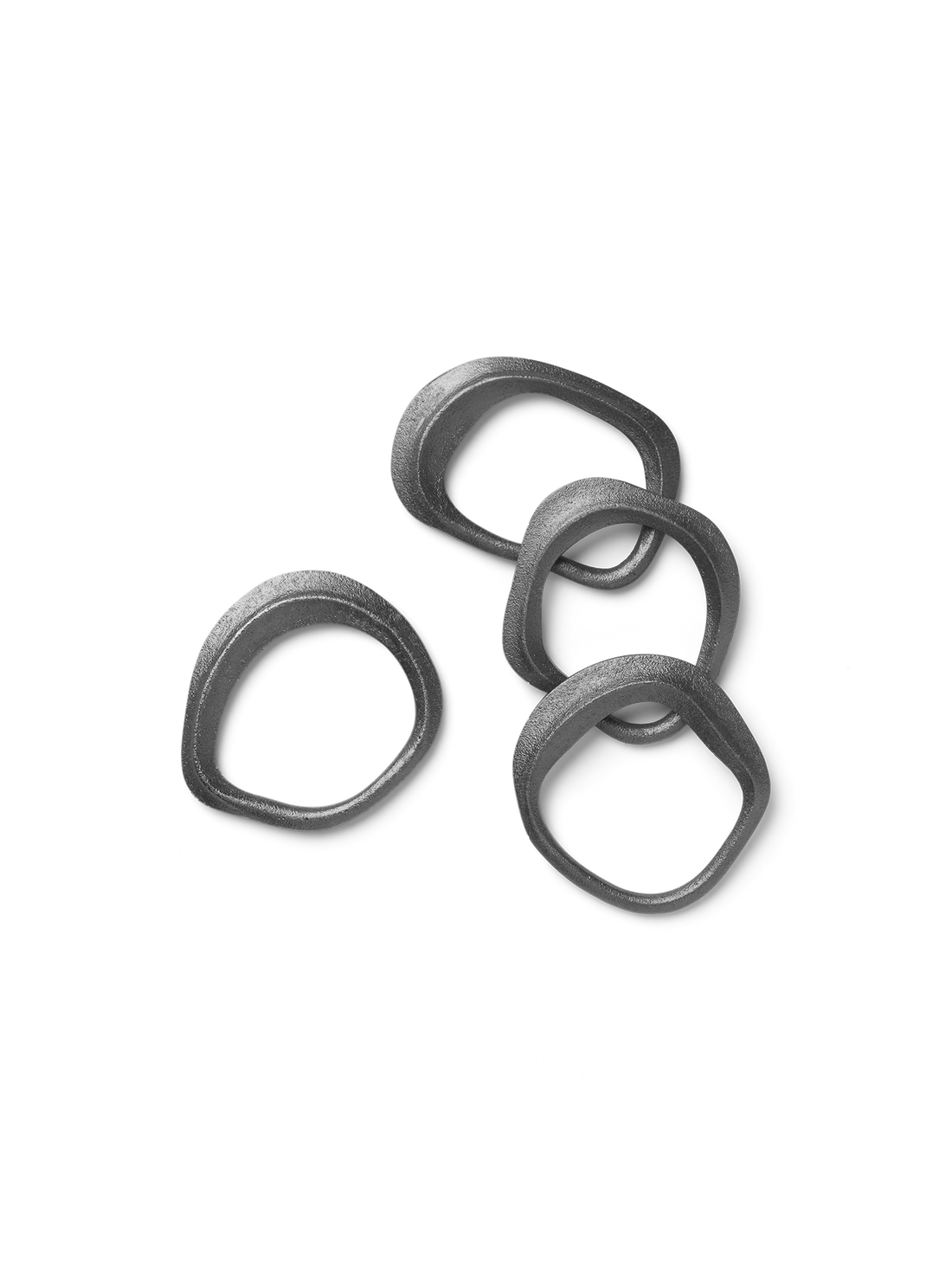 Ronds de serviette en laiton doré Flow (lot de 4) - Ferm Living-Noir-The Woods Gallery