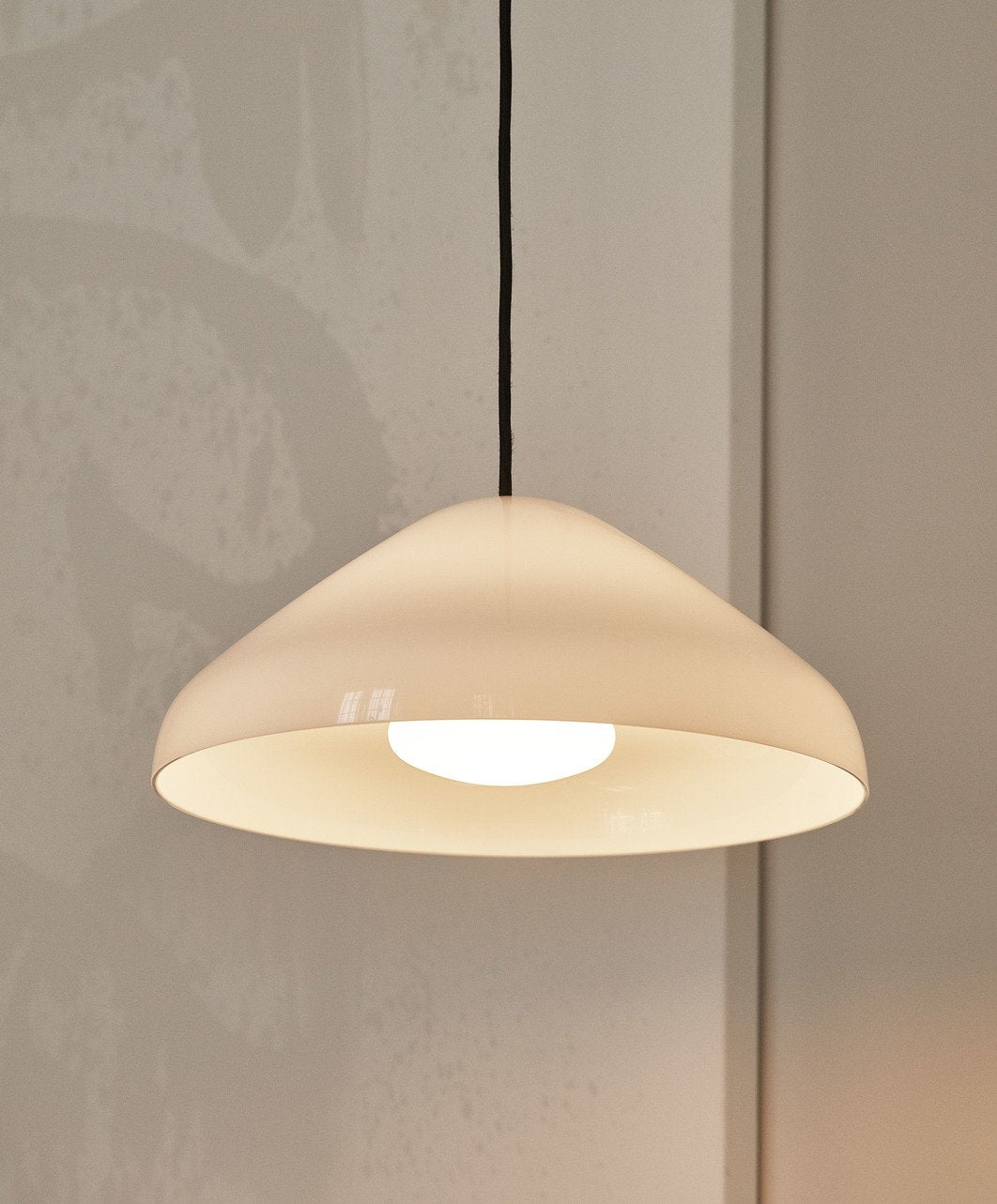 Suspension Pao Glass de Naoto Fukasawa - Hay-gros plan sur l&