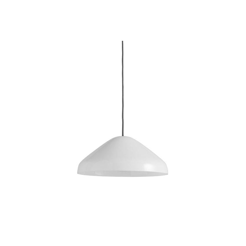 Suspension Pao Glass de Naoto Fukasawa - Hay-suspension vue de trois quarts sur fond blanc-The Woods Gallery