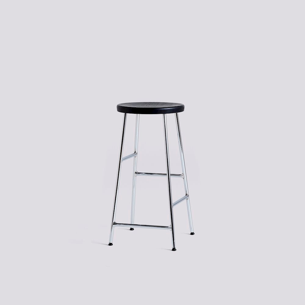 Tabouret Cornet Low par Jonas Trampedach - Hay-Noir Assise Noir-The Woods Gallery