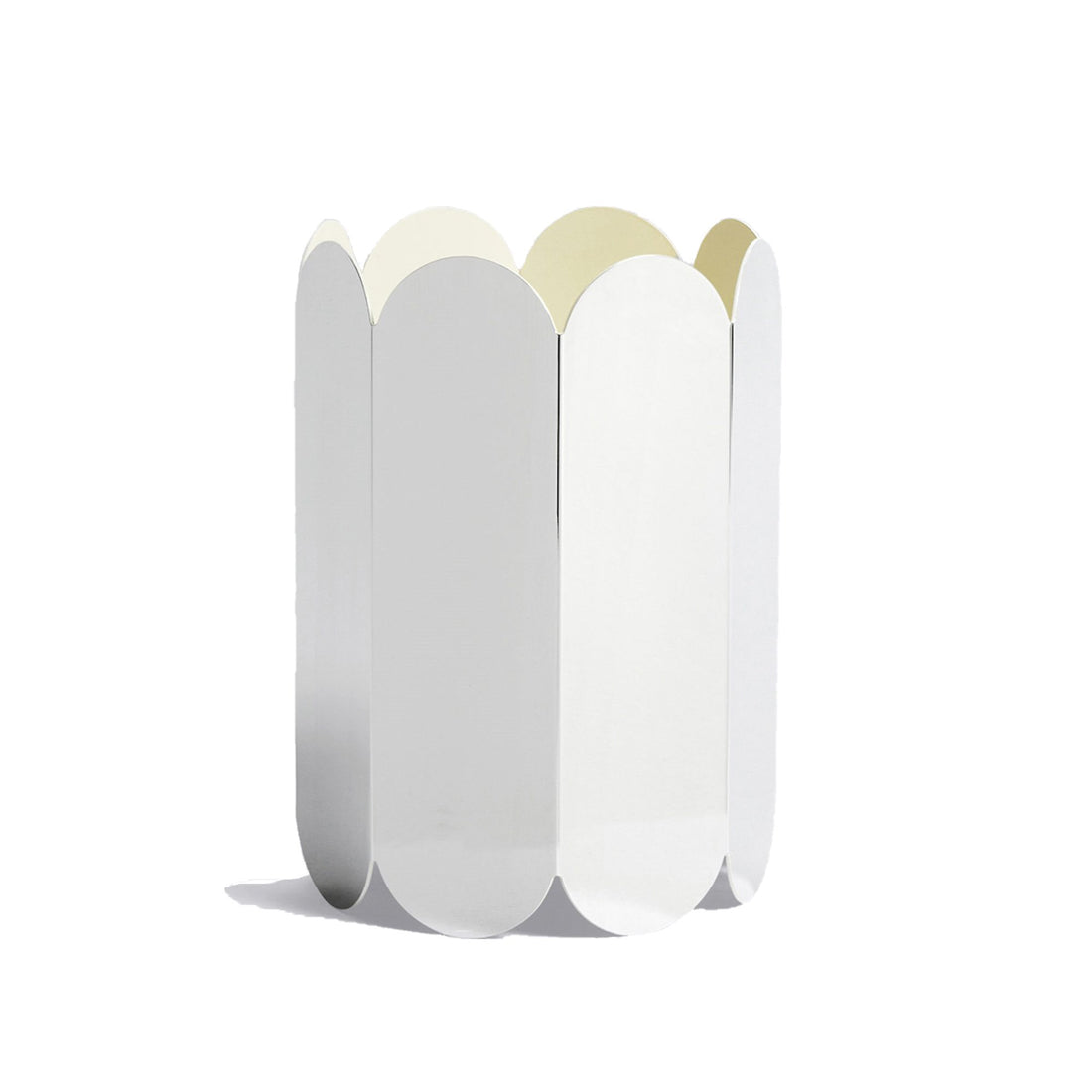 Vase Arcs - Hay-vue de trois quarts sur fond blanc-The Woods Gallery