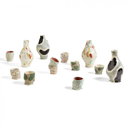 Vase Glossy Cow de Jessica Hans - Hay-toute la collection alignée sur fond blanc-The Woods Gallery