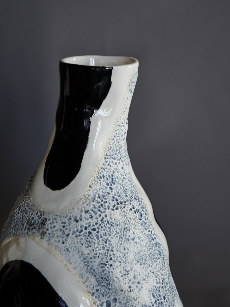 Vase Glossy Cow de Jessica Hans - Hay-gros plan sur le col et l&
