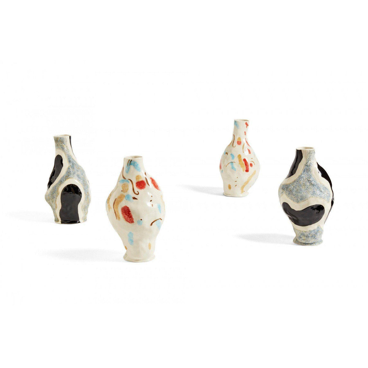 Vase Miro de Jessica Hans - Hay-quatre pièces de la série espacées sur fond blanc-The Woods Gallery