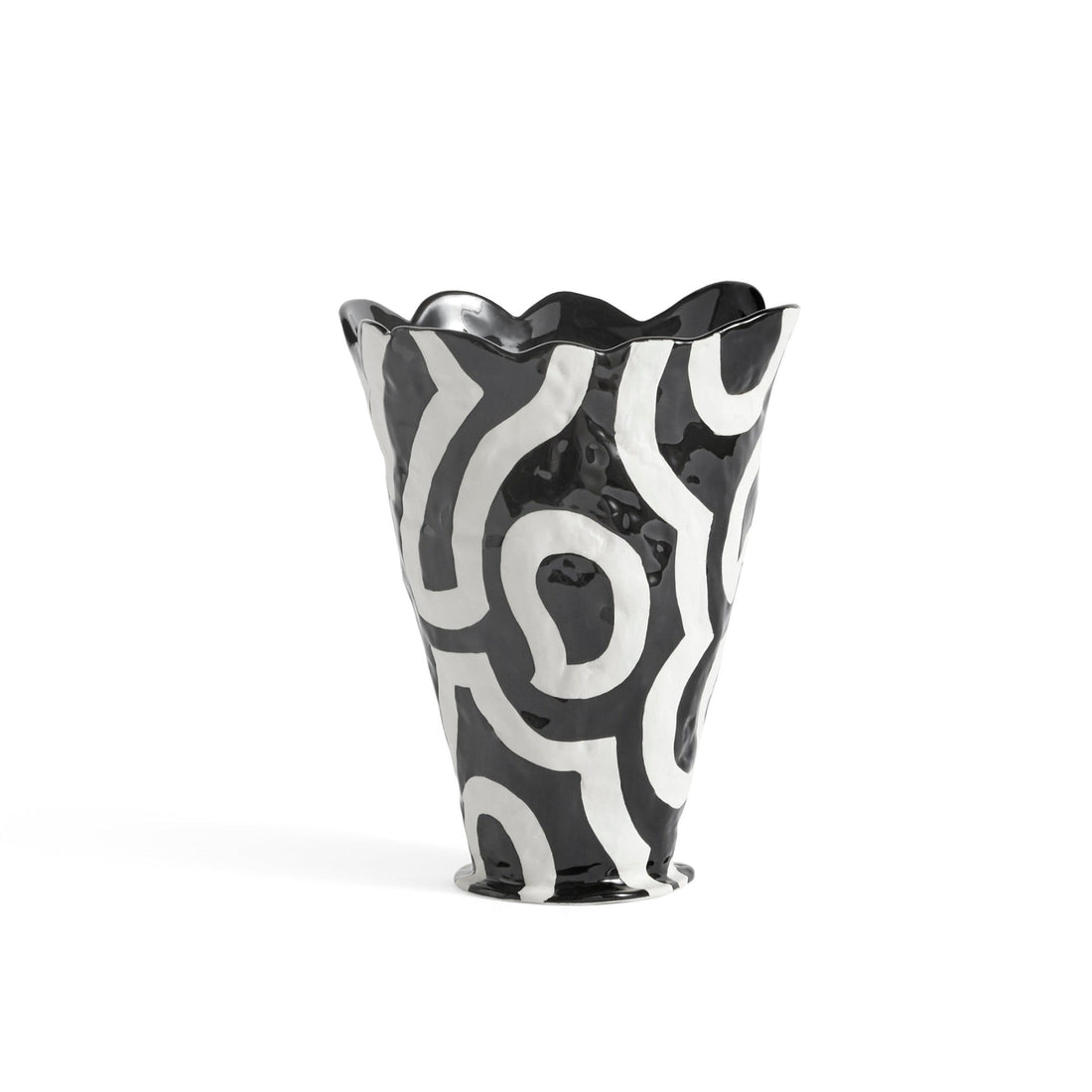 Vase Shadow de Jessica Hans - Hay-vue de face sur fond blanc-The Woods Gallery