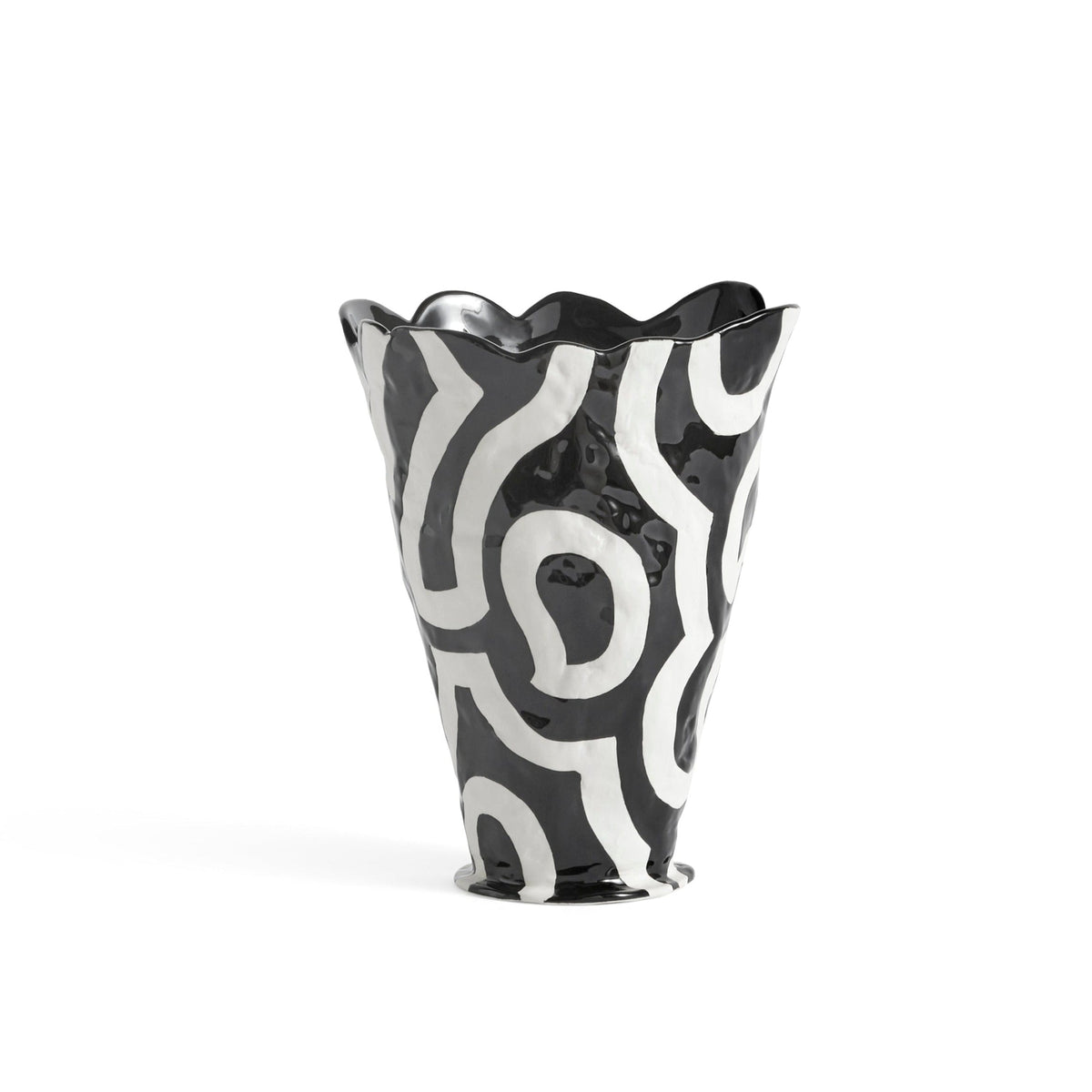 Vase Shadow de Jessica Hans - Hay-vue de face sur fond blanc-The Woods Gallery