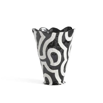 Vase Shadow de Jessica Hans - Hay-vue de face sur fond blanc-The Woods Gallery