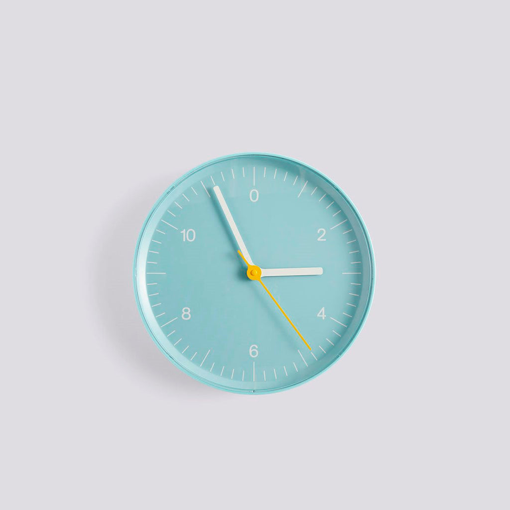 Wall Clock horloge de Jasper Morrison - Hay-Bleu-The Woods Gallery